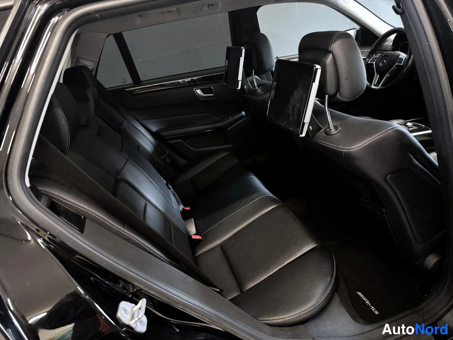 Musta Mercedes-Benz E 2014, kuva 16
