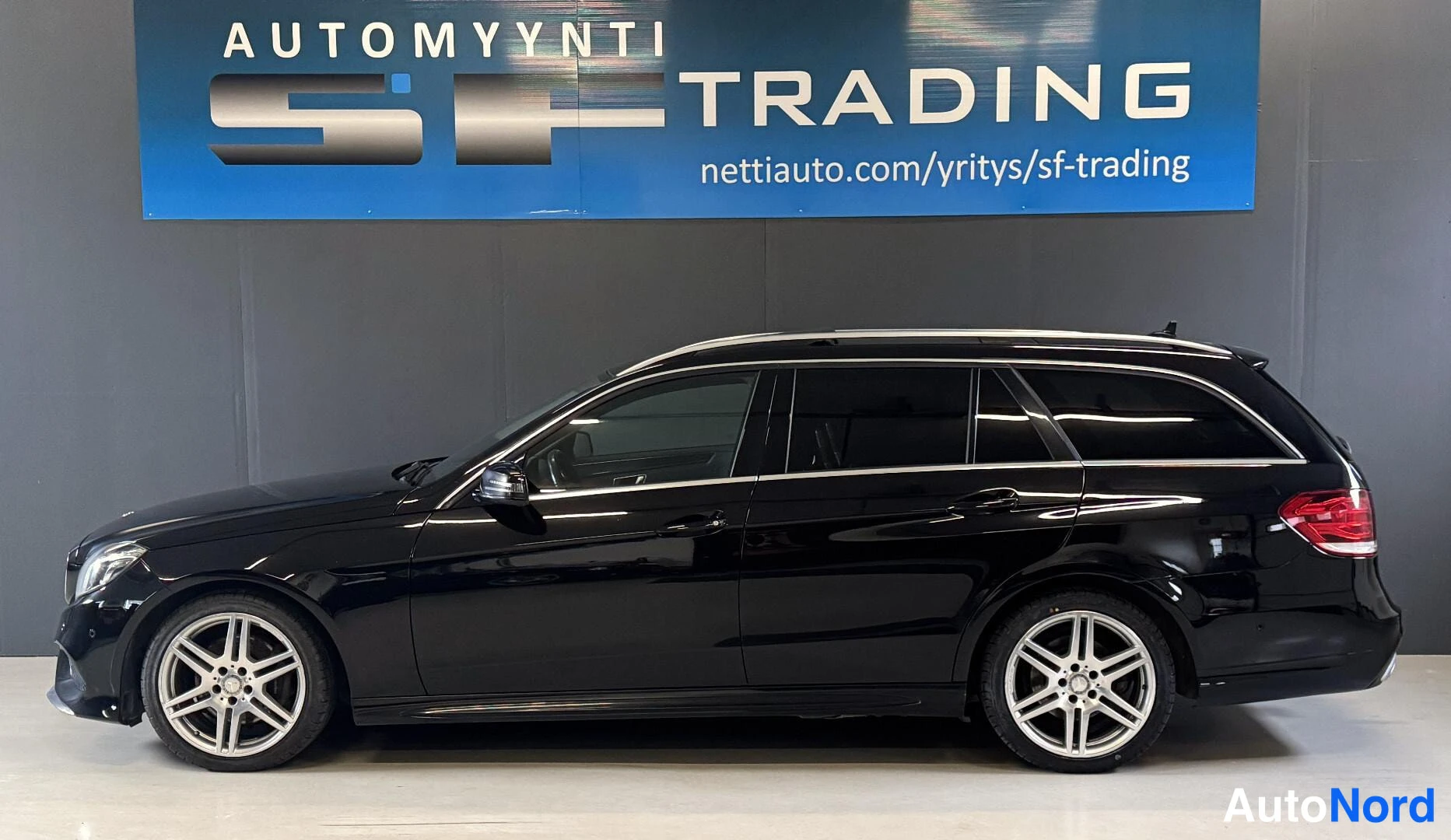 Musta Mercedes-Benz E 2014, kuva 2