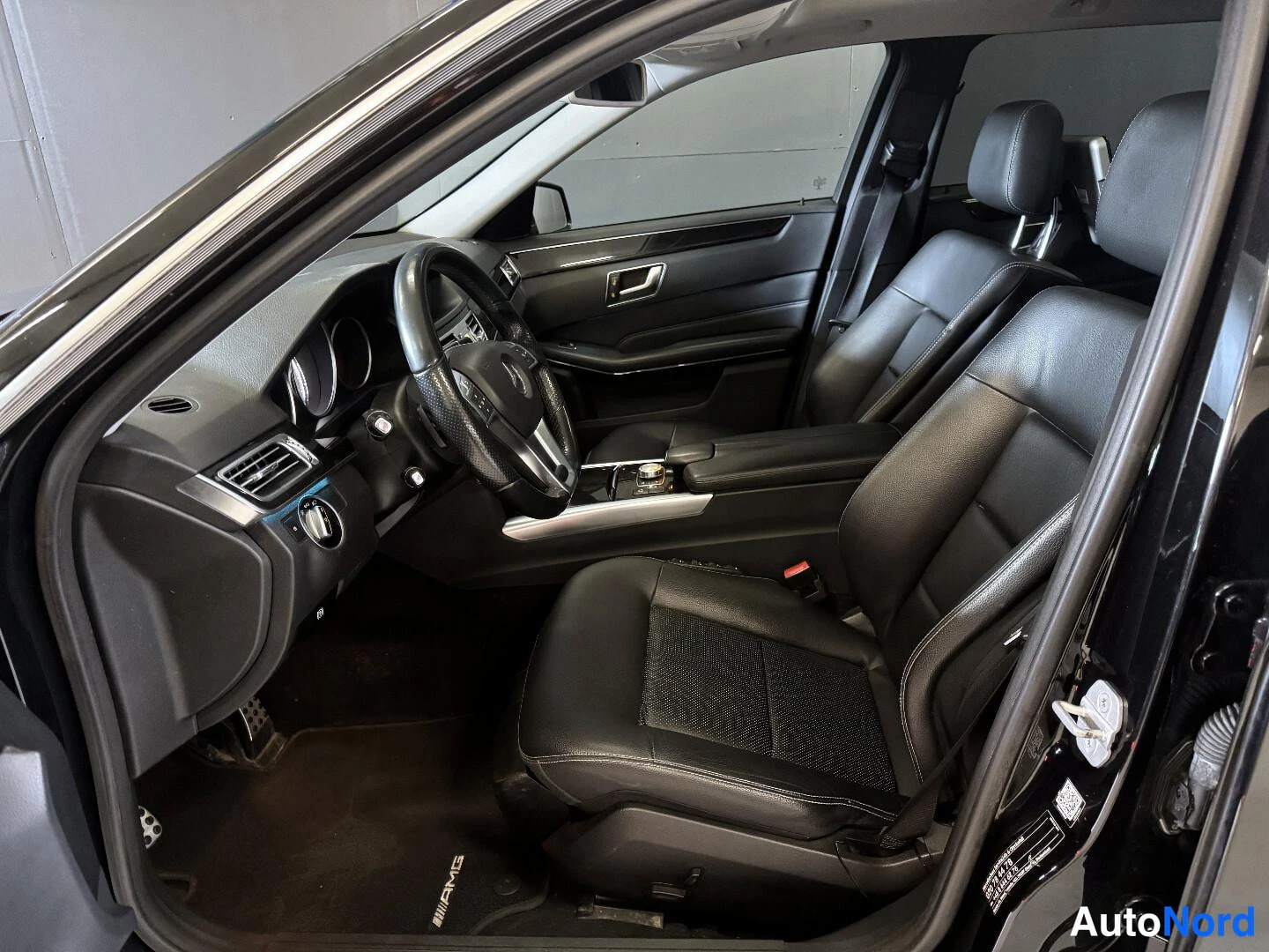 Musta Mercedes-Benz E 2014, kuva 11