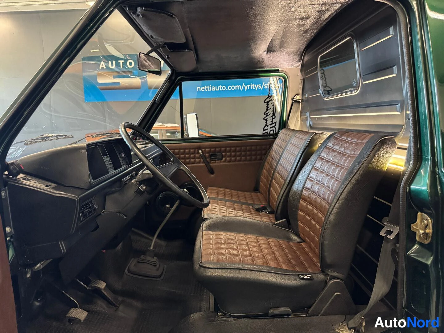 Vihreä Volkswagen Transporter 1984, kuva 18