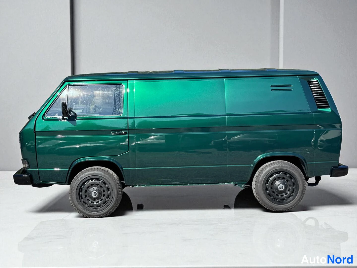 Vihreä Volkswagen Transporter 1984, kuva 10