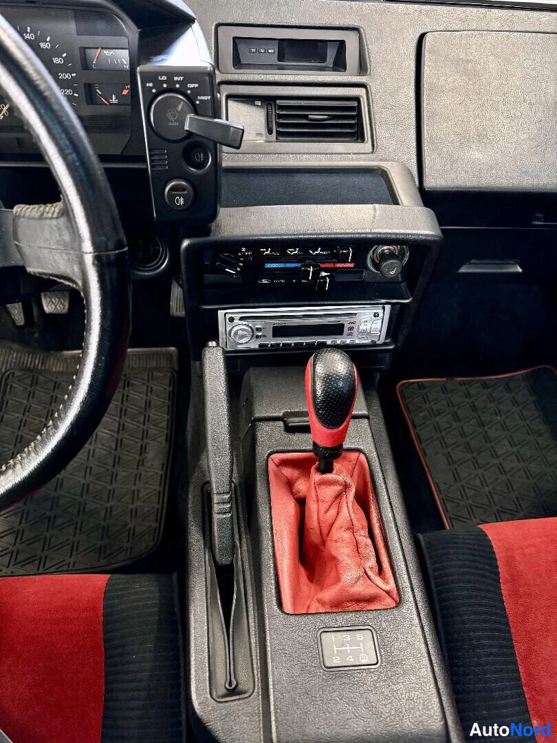 Punainen Toyota MR2 1986, kuva 15