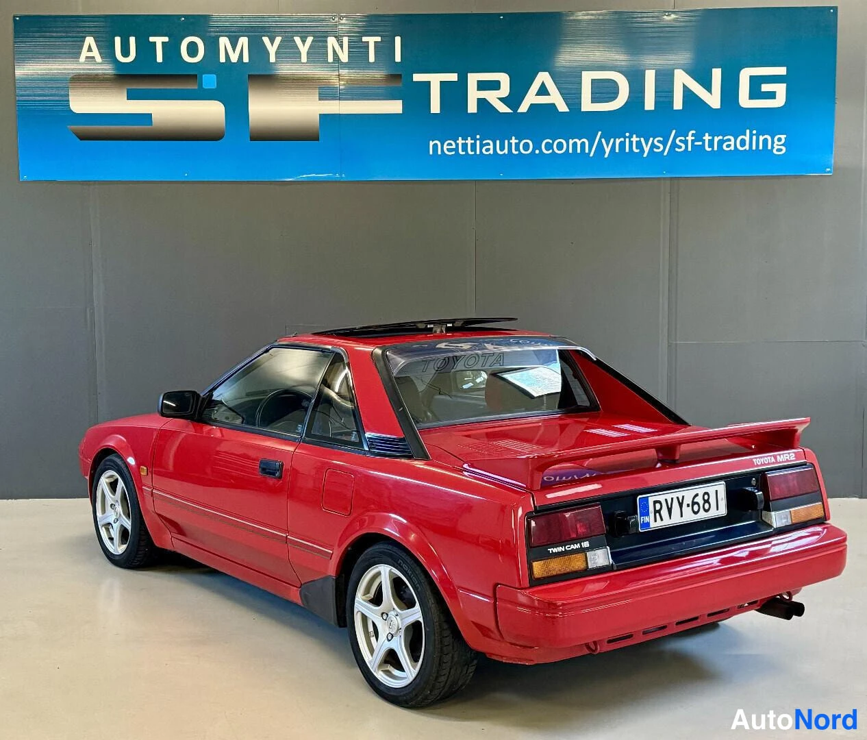 Punainen Toyota MR2 1986, kuva 8