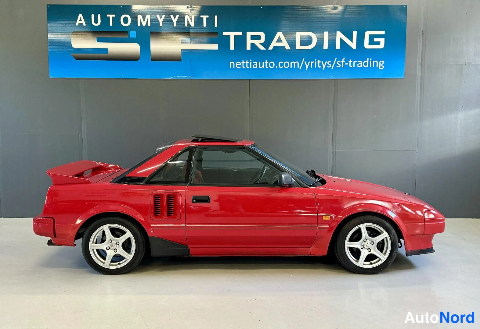 Punainen Toyota MR2 1986, kuva 5
