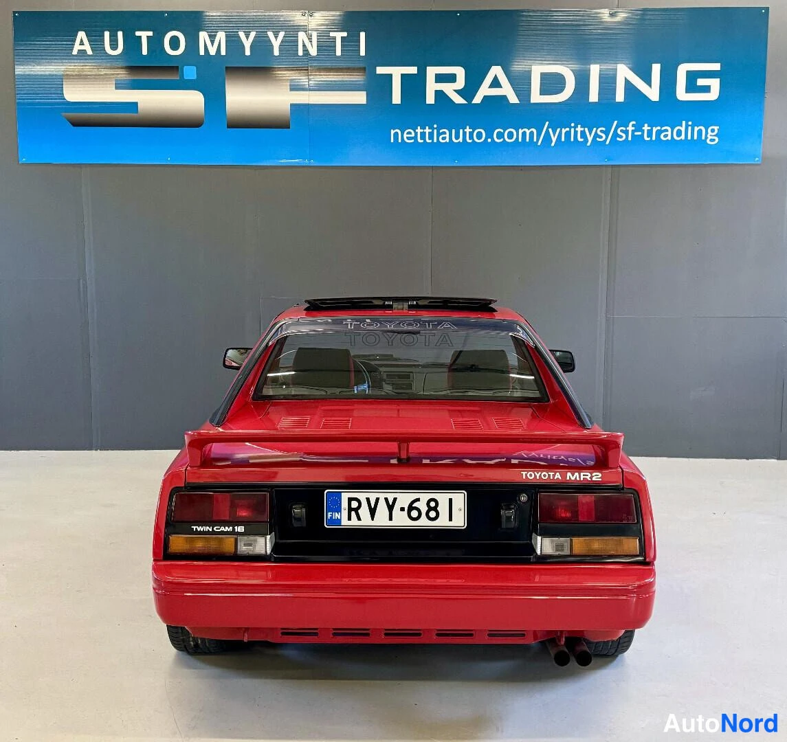 Punainen Toyota MR2 1986, kuva 9