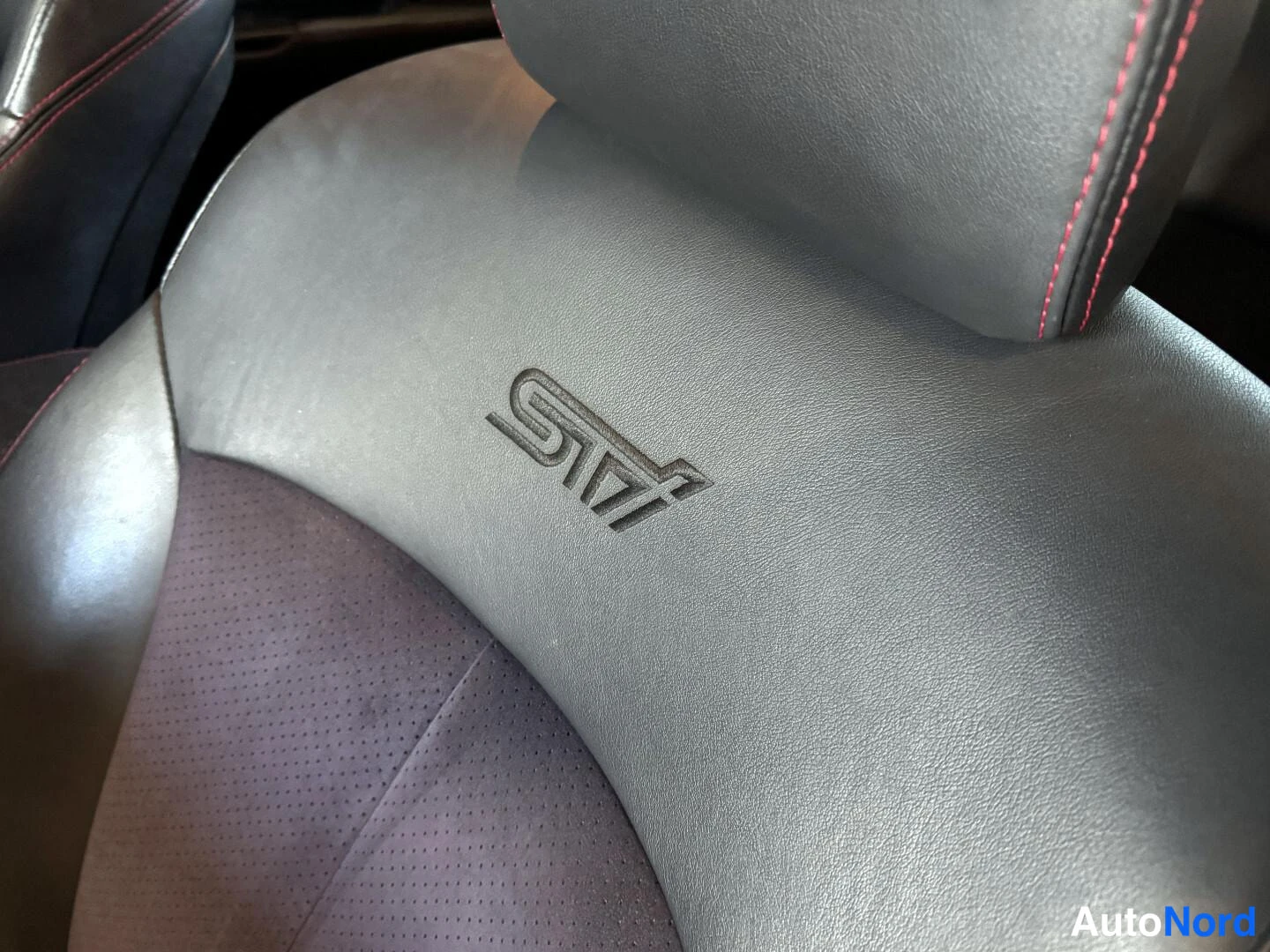 Sininen Subaru Legacy 2010, yksityiskohta, kuva 14