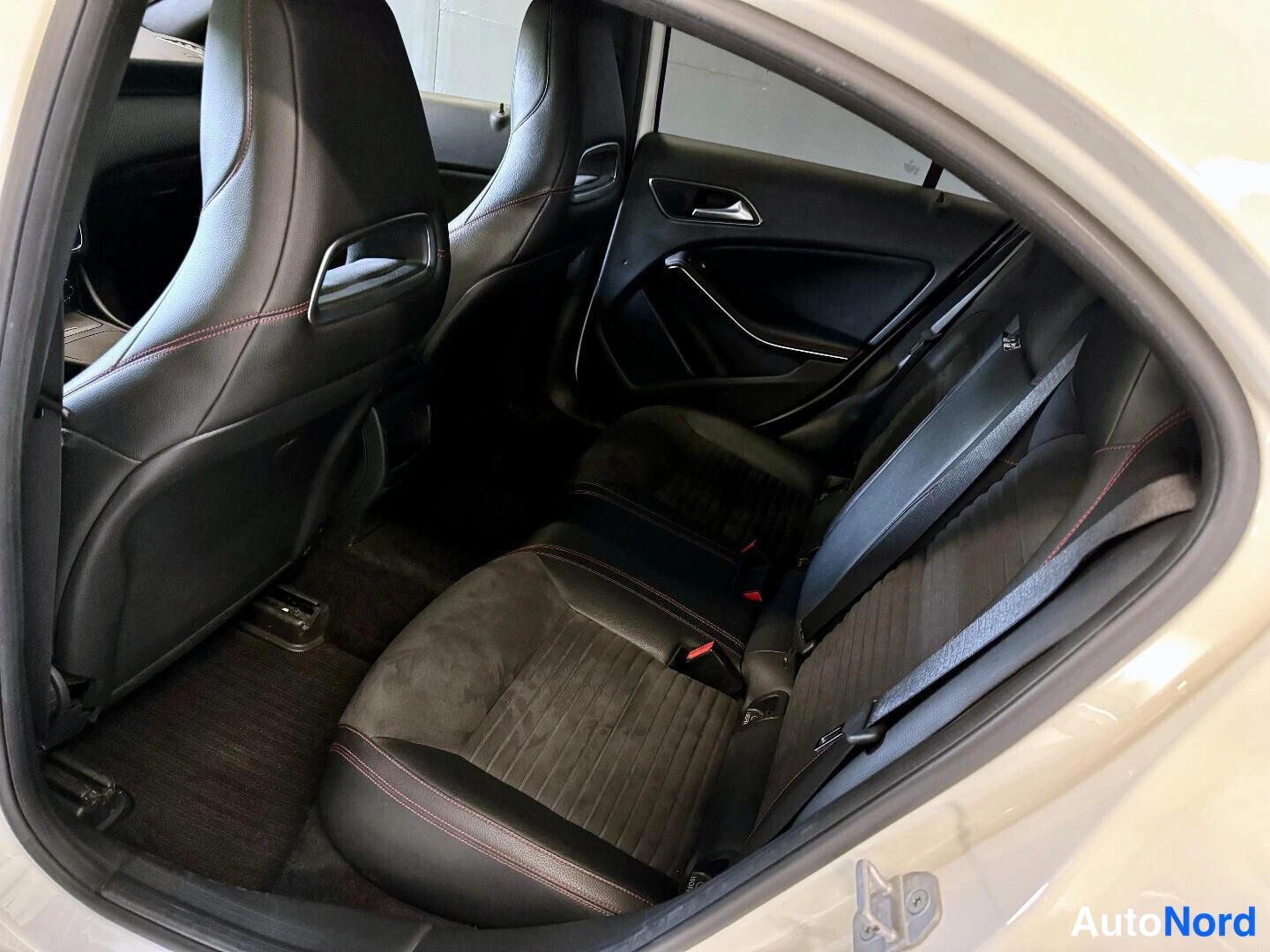 Valkoinen Mercedes-Benz A 2015, kuva 12