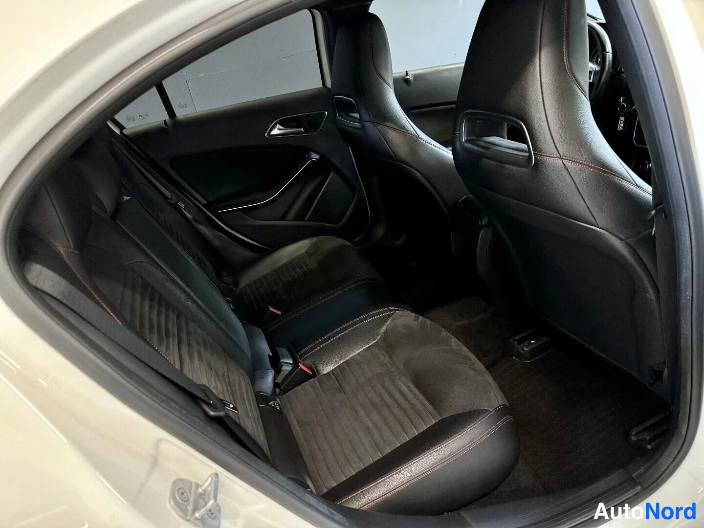 Valkoinen Mercedes-Benz A 2015, kuva 13