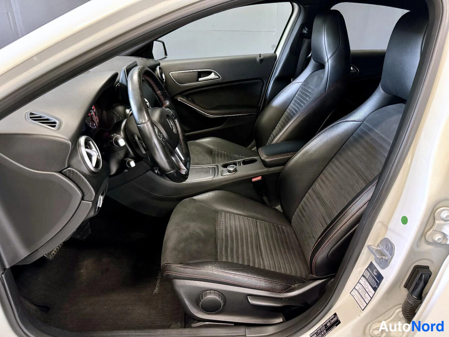 Valkoinen Mercedes-Benz A 2015, kuva 10