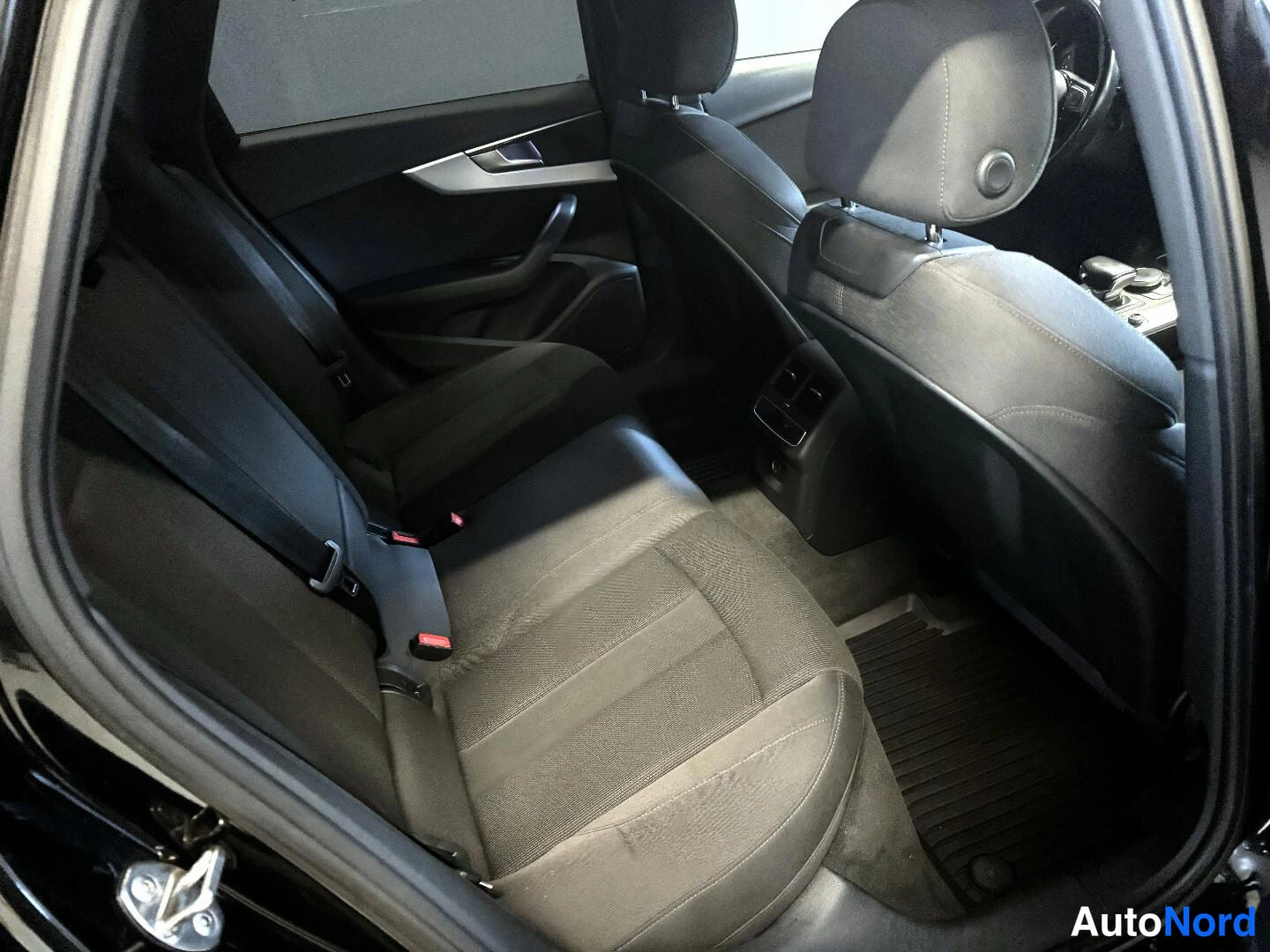 Musta Audi A4 2017, kuva 14