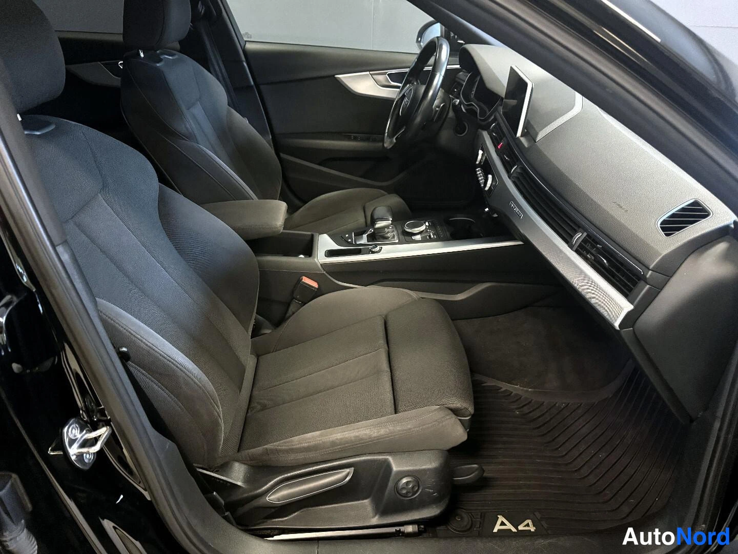 Musta Audi A4 2017, kuva 10