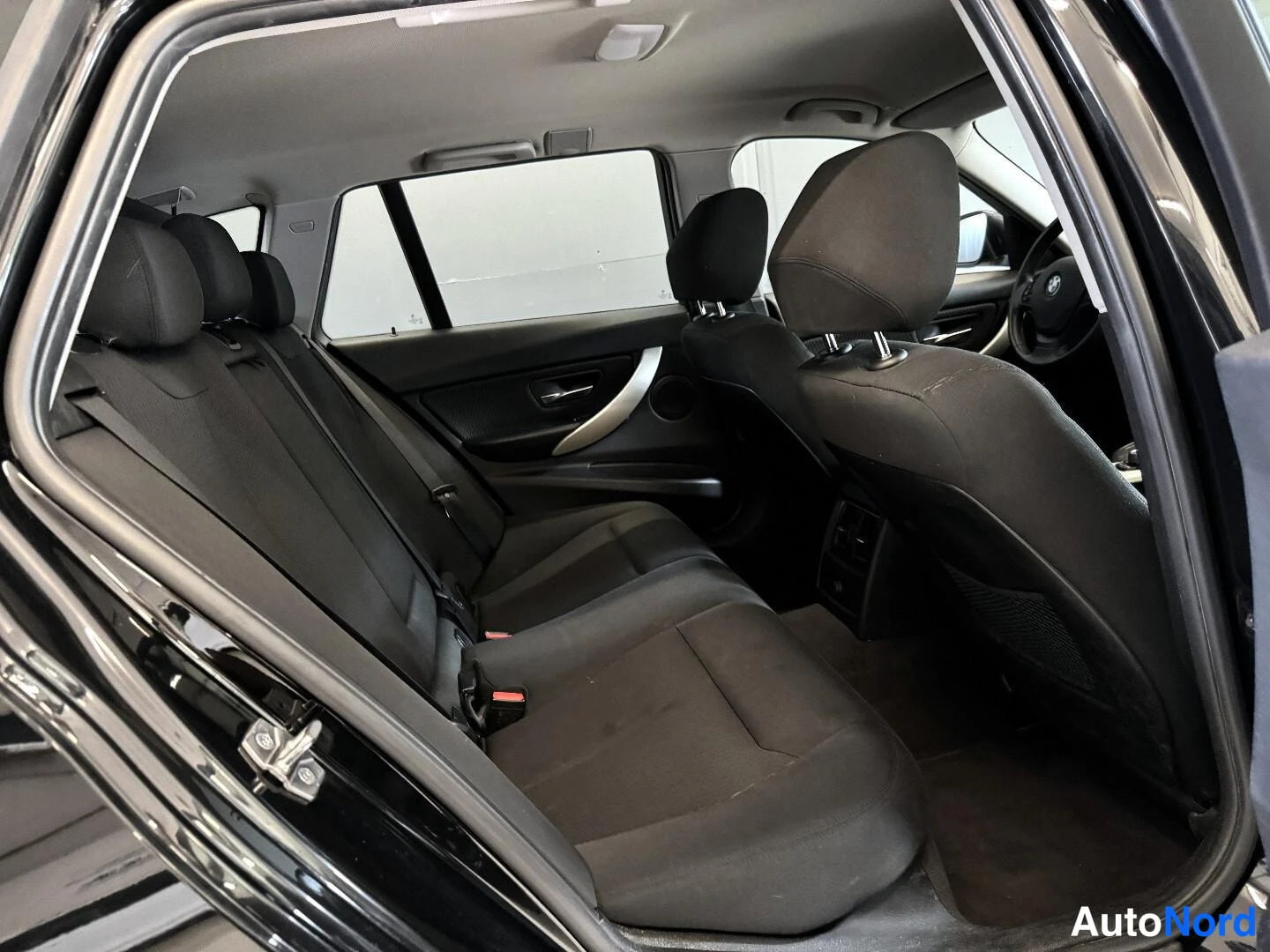 Musta BMW 320d xDrive 2016, kuva 13
