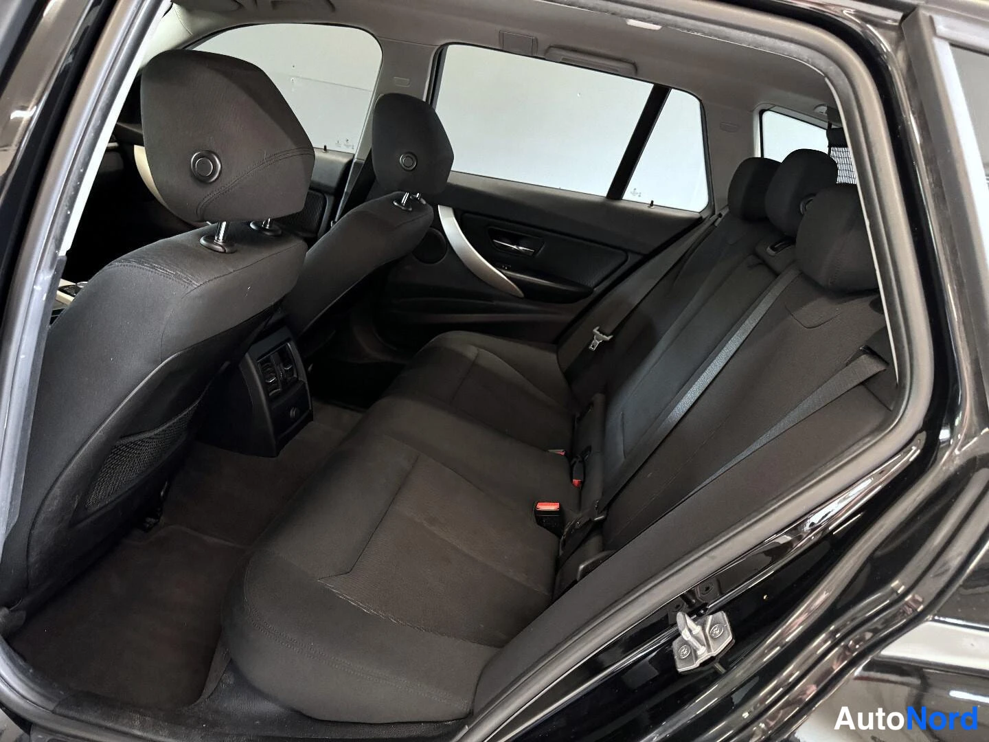 Musta BMW 320d xDrive 2016, kuva 14