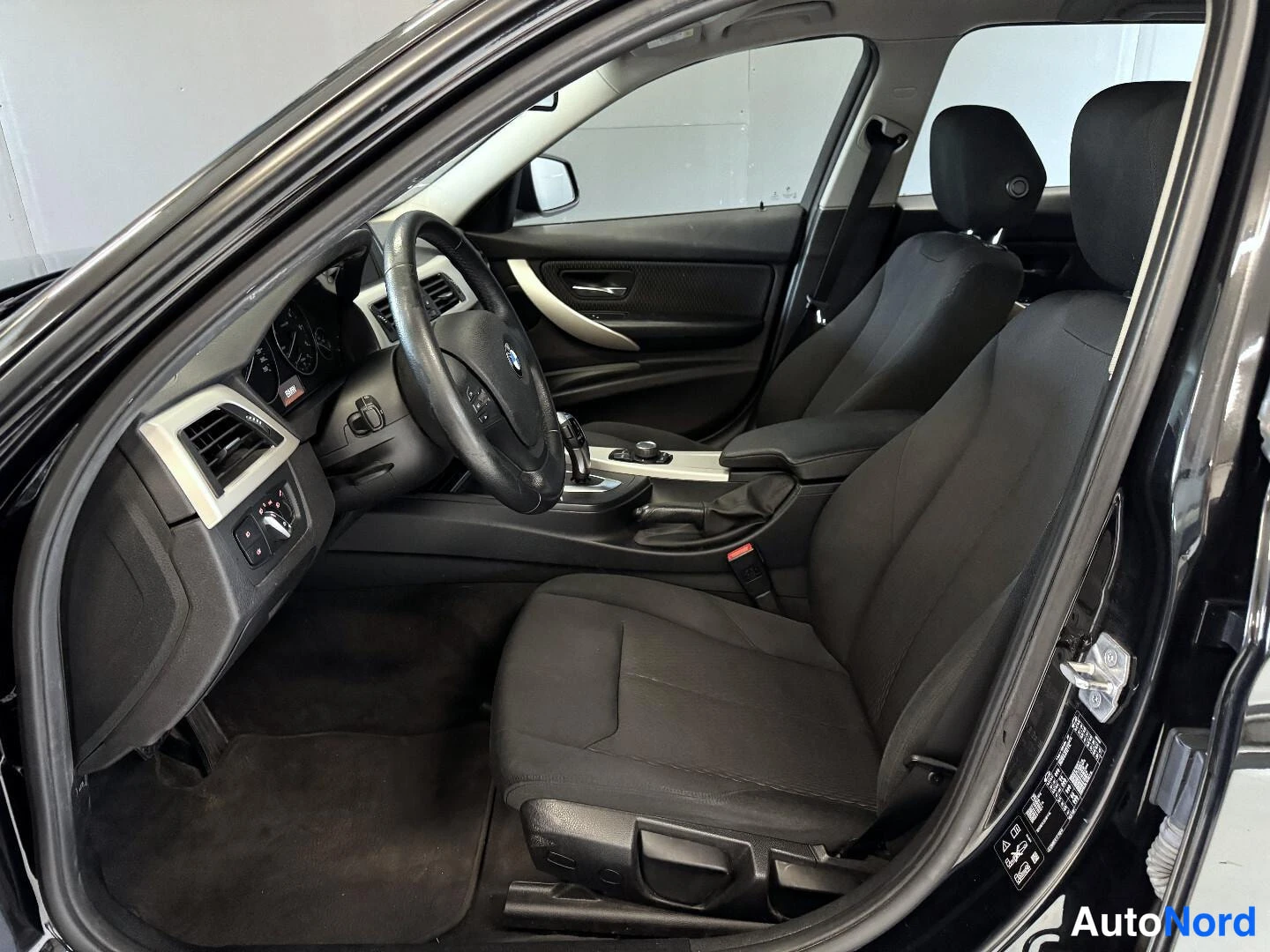 Musta BMW 320d xDrive 2016, kuva 12