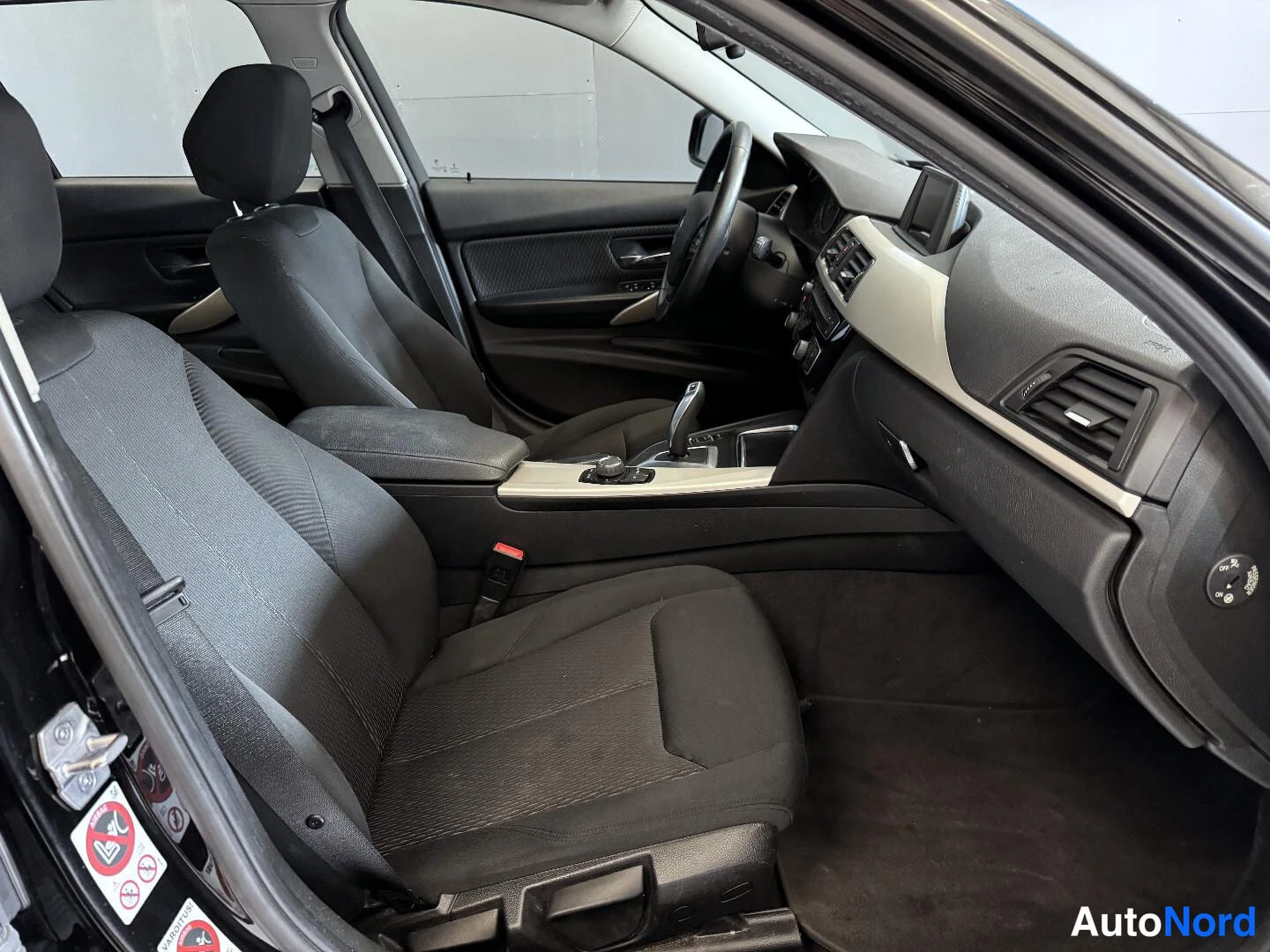 Musta BMW 320d xDrive 2016, kuva 10
