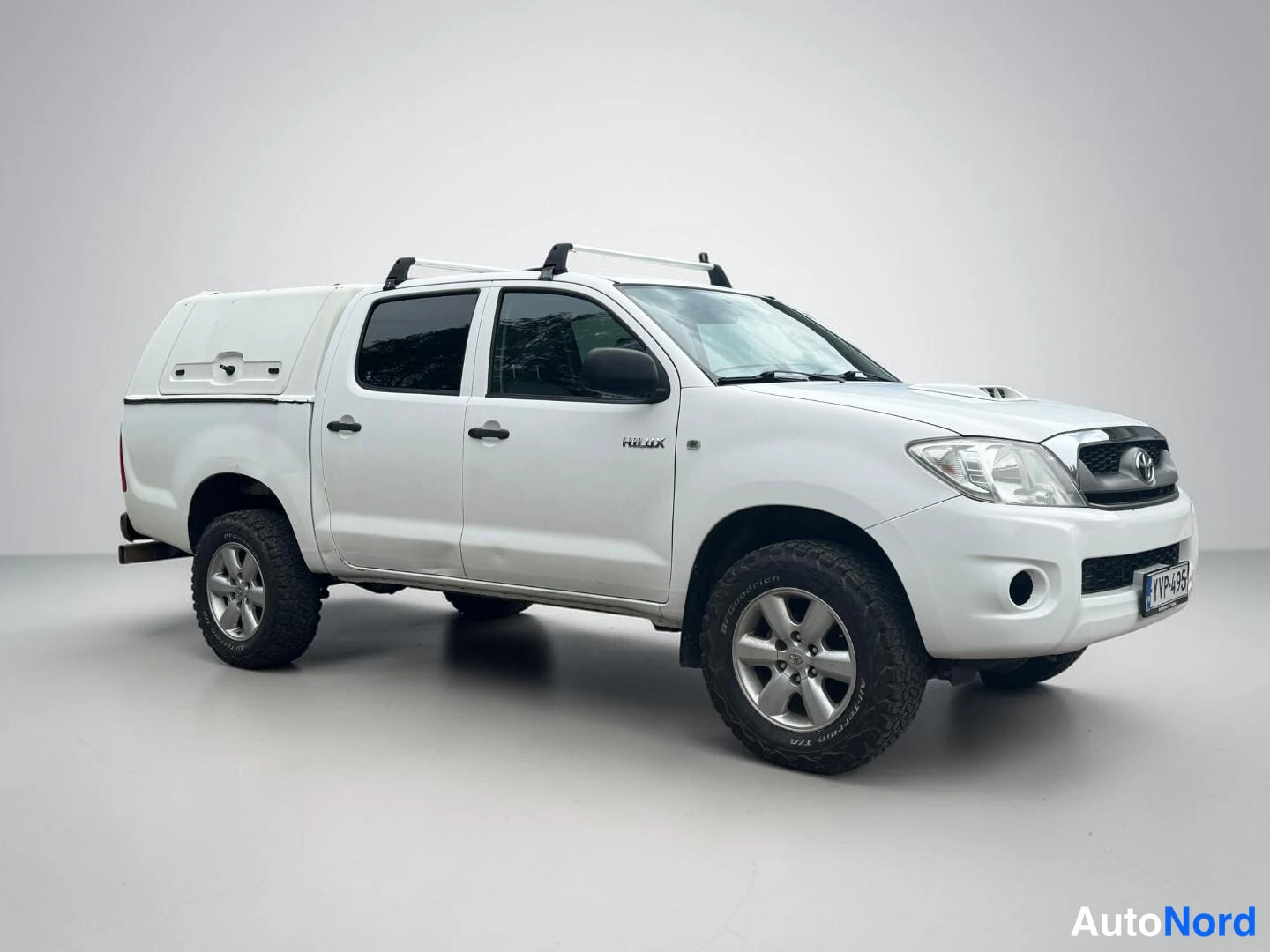Valkoinen Toyota Hilux 2009, kuva 2
