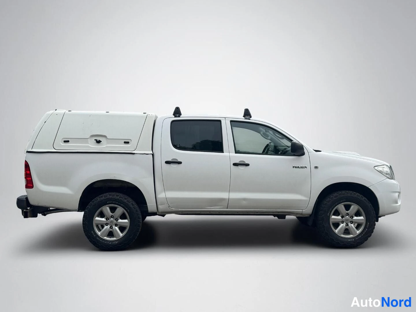 Valkoinen Toyota Hilux 2009, kuva 5