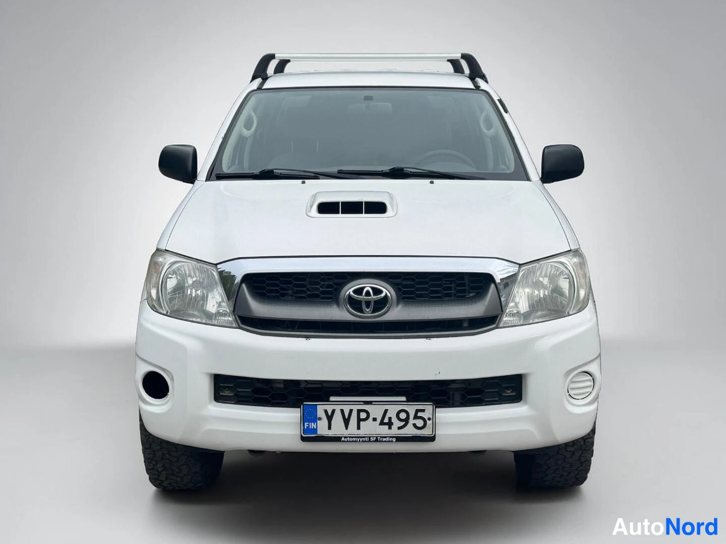 Valkoinen Toyota Hilux 2009, kuva 3