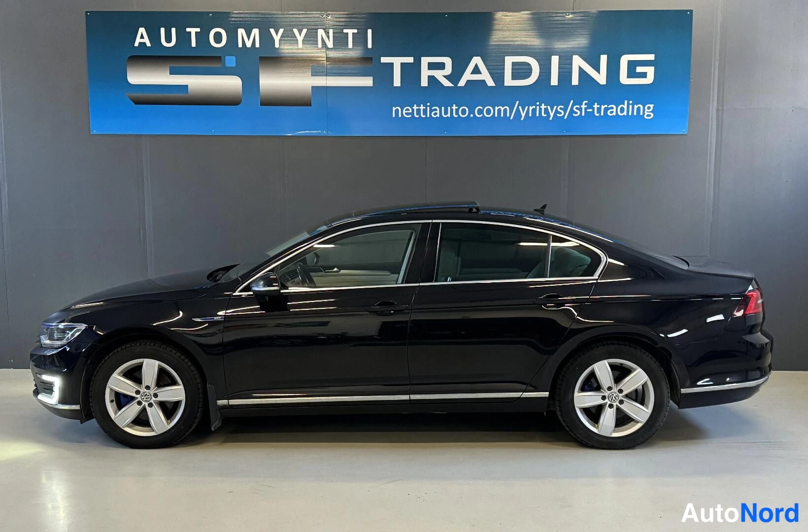 Musta Volkswagen Passat 2017, kuva 2