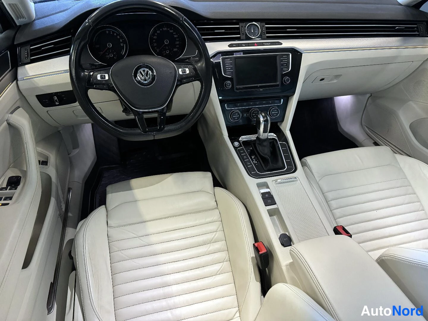 Musta Volkswagen Passat 2017, kuva 11