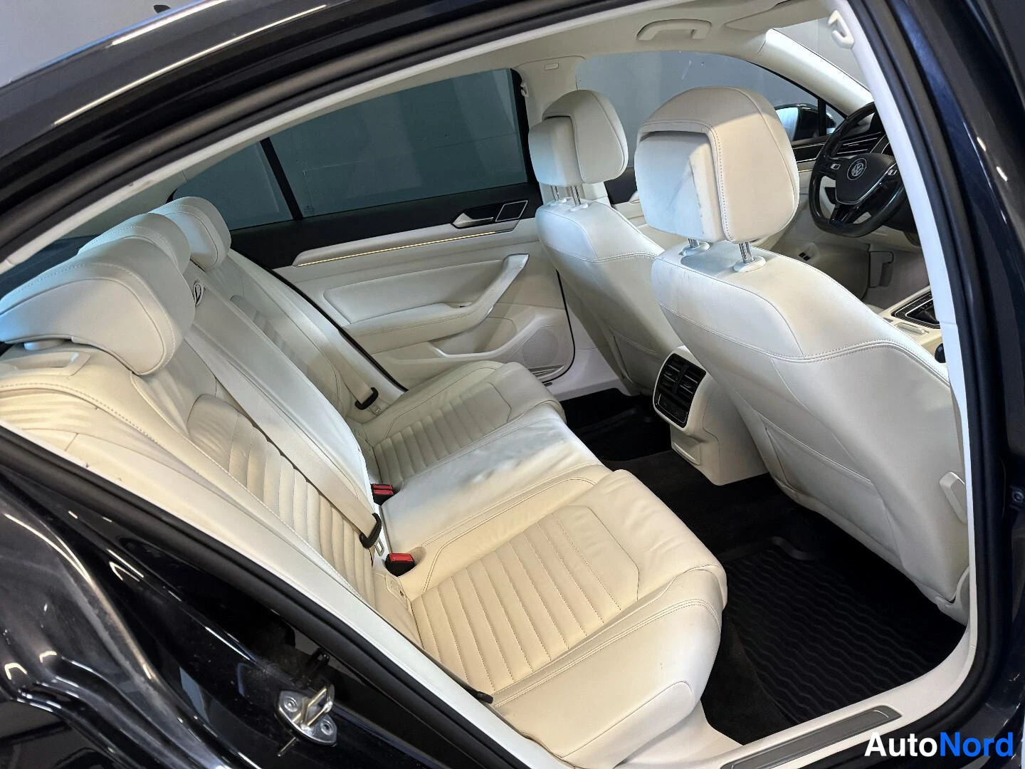 Musta Volkswagen Passat 2017, kuva 15