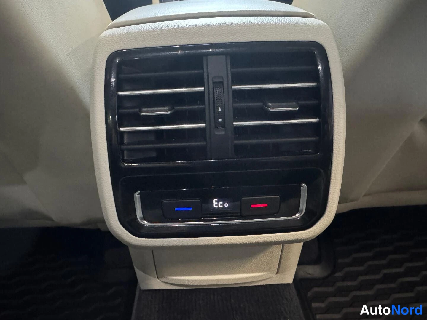 Musta Volkswagen Passat 2017, kuva 18