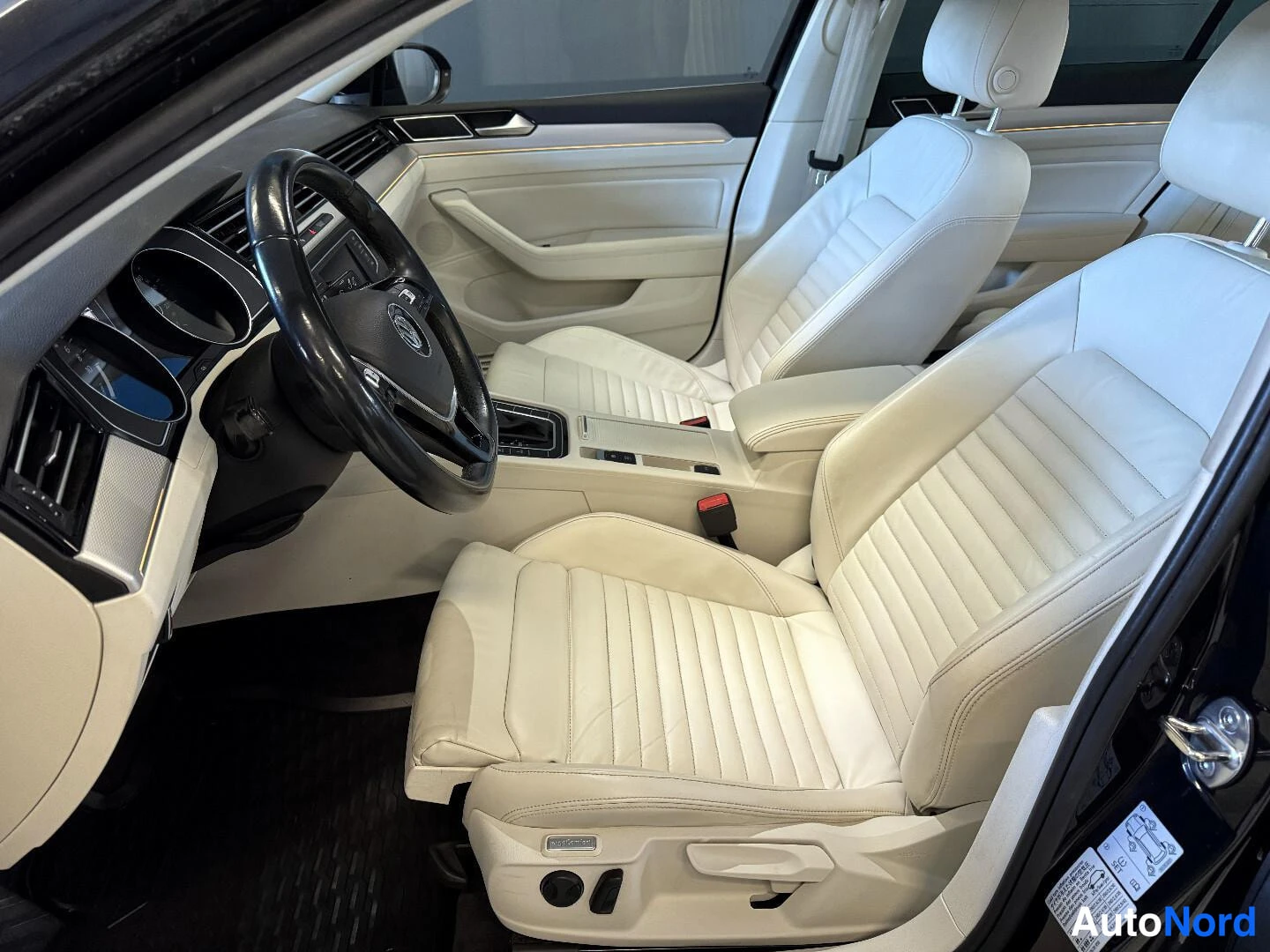 Musta Volkswagen Passat 2017, kuva 12