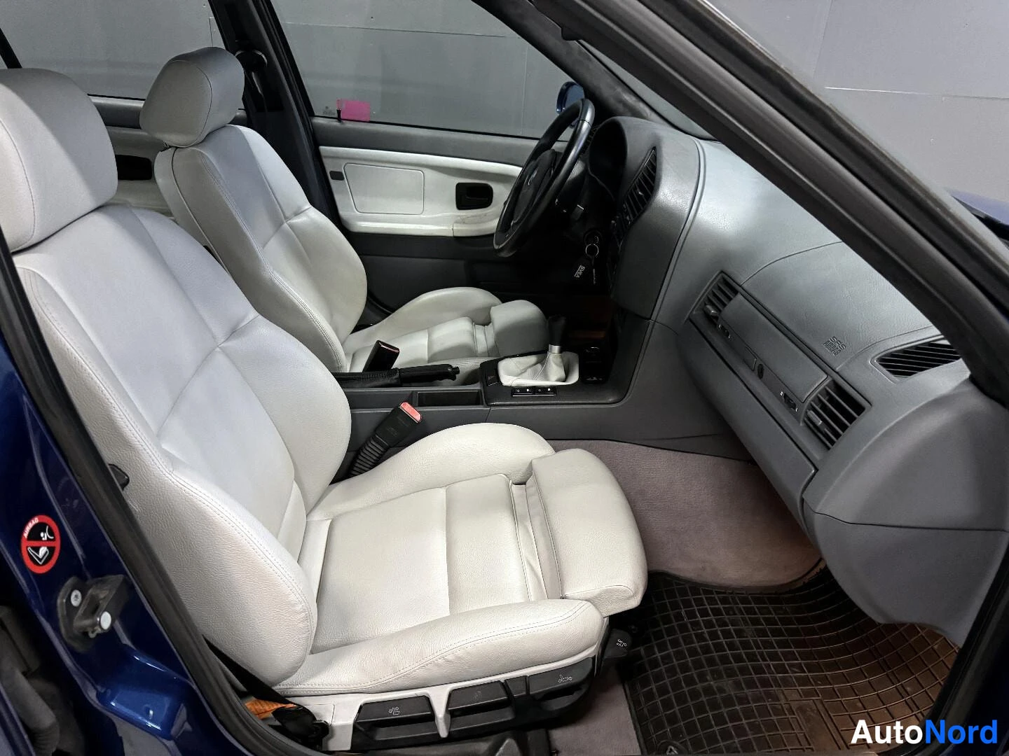 Sininen BMW 323i 1998, kuva 12