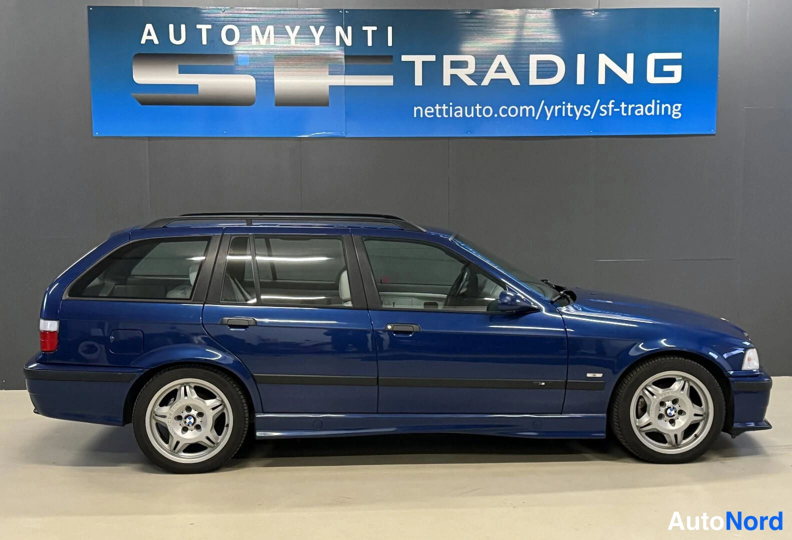 Sininen BMW 323i 1998, kuva 6