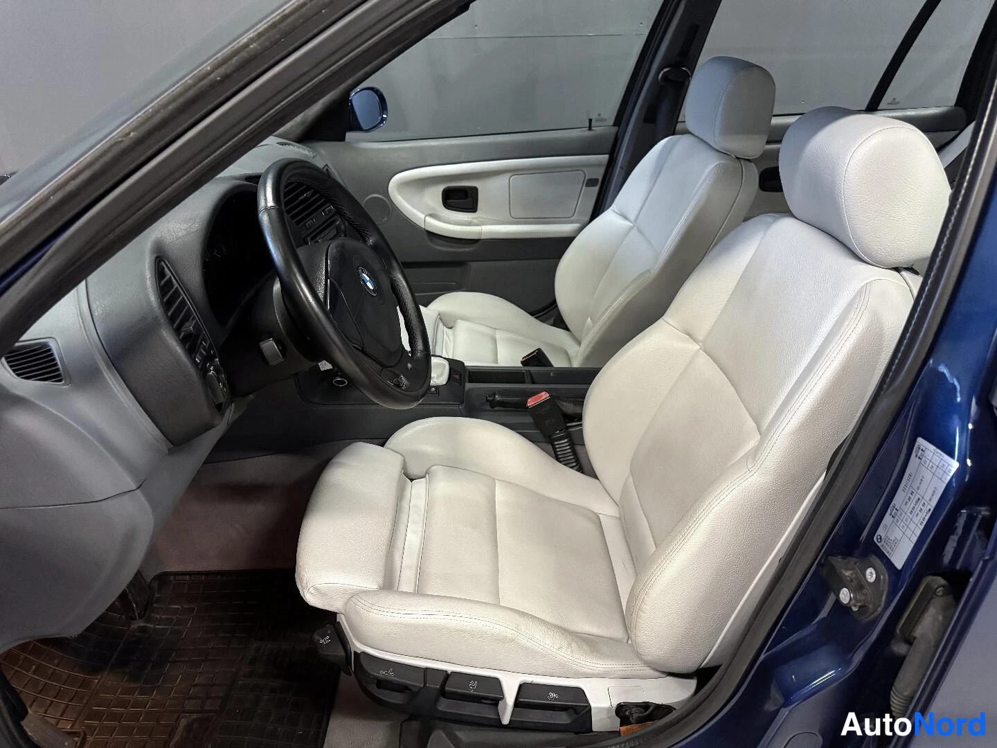 Sininen BMW 323i 1998, kuva 11