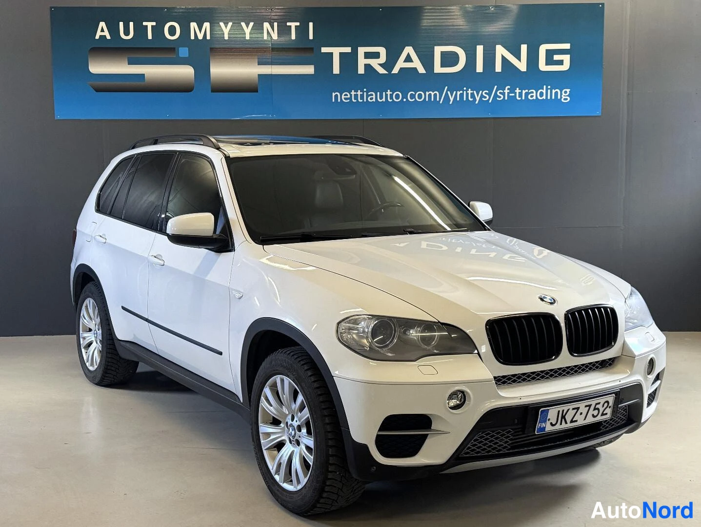 Valkoinen BMW X5 2012, kuva 2