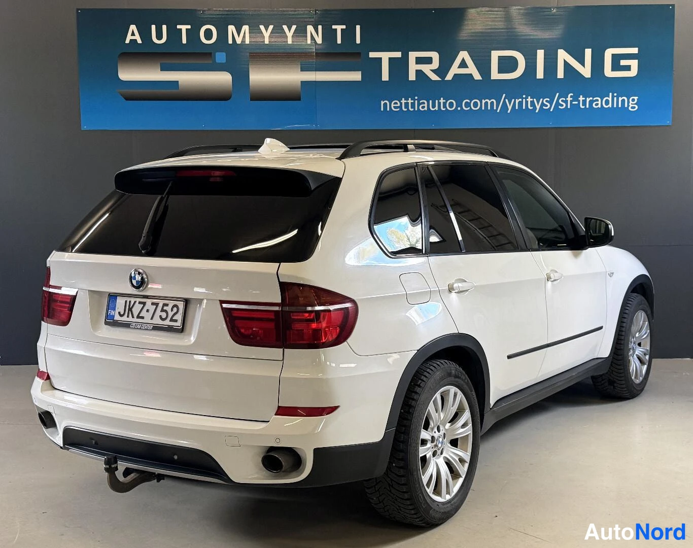 Valkoinen BMW X5 2012, kuva 6