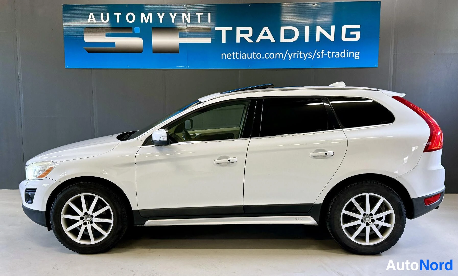 Valkoinen Volvo XC60 2009, kuva 4