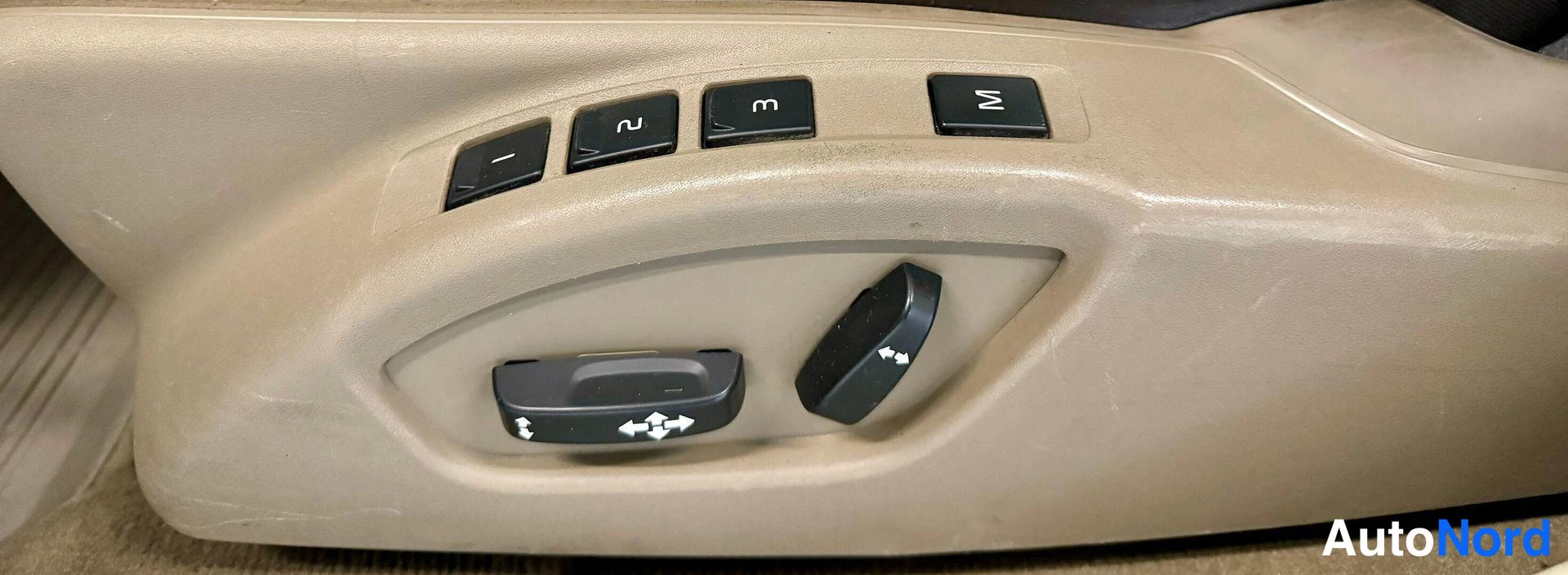 Valkoinen Volvo XC60 2009, kuva 20