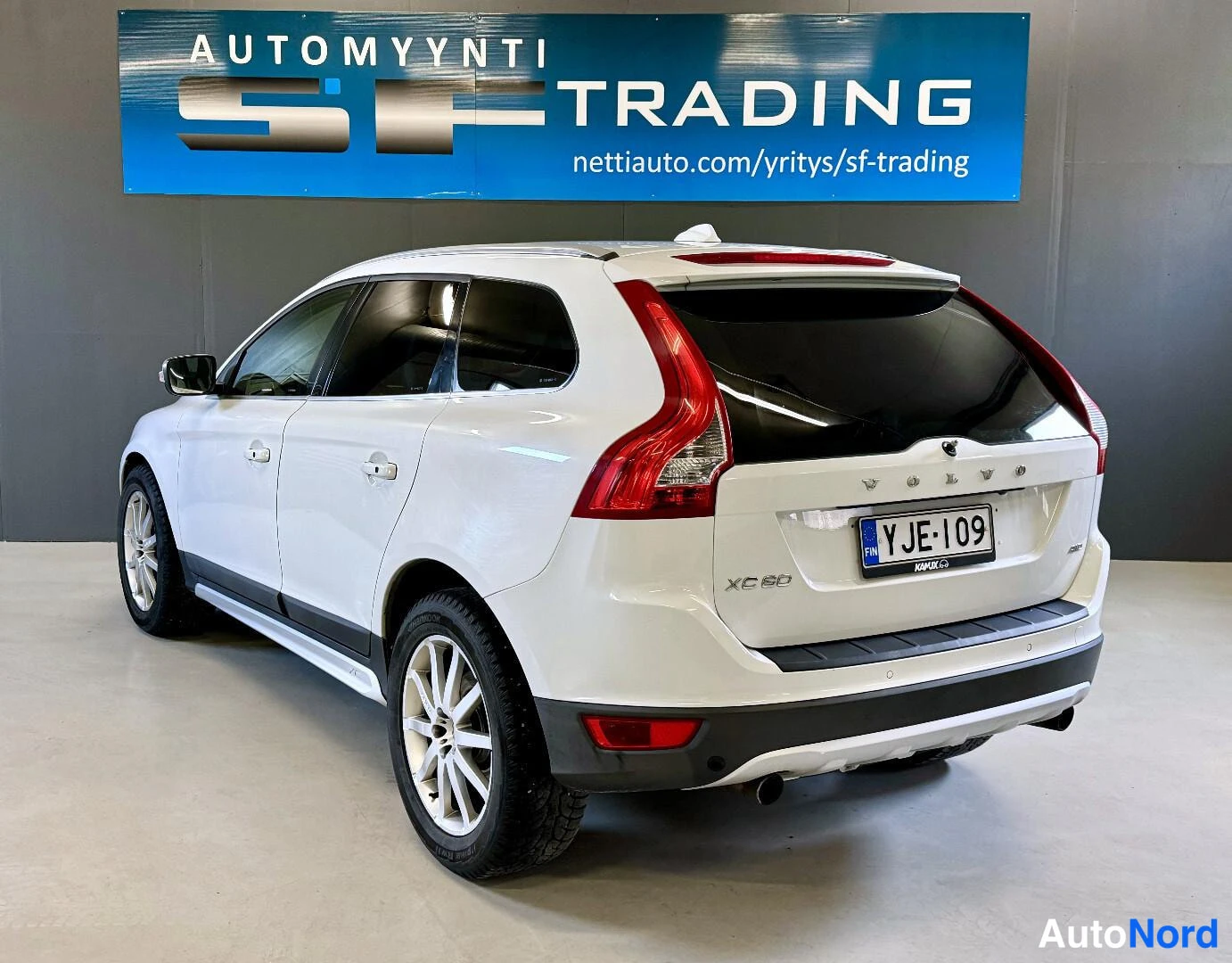 Valkoinen Volvo XC60 2009, kuva 6