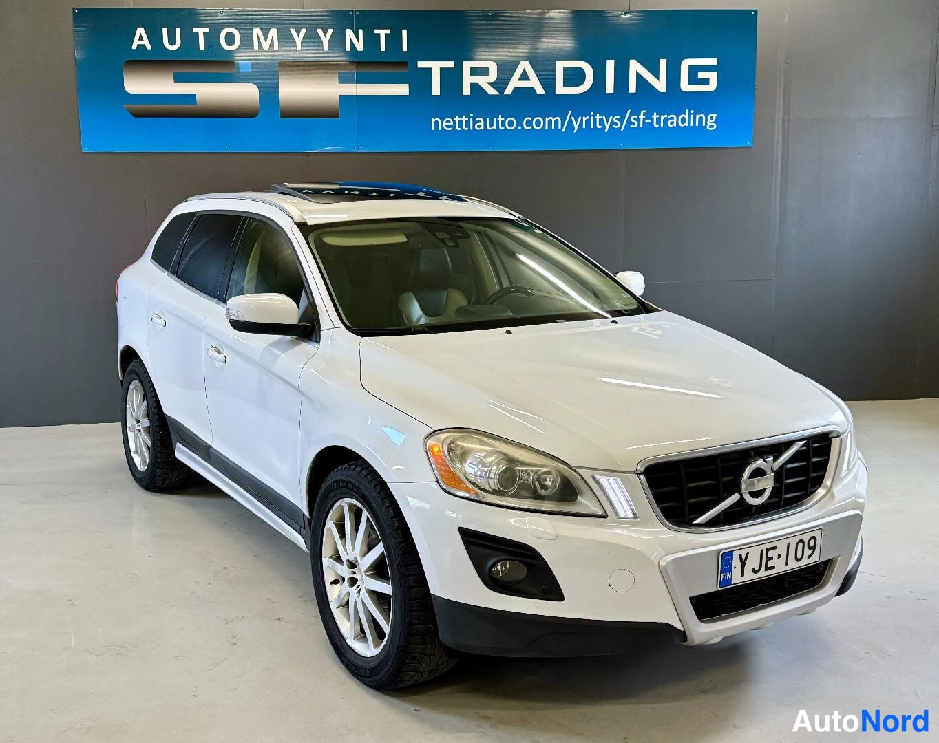 Valkoinen Volvo XC60 2009, kuva 2