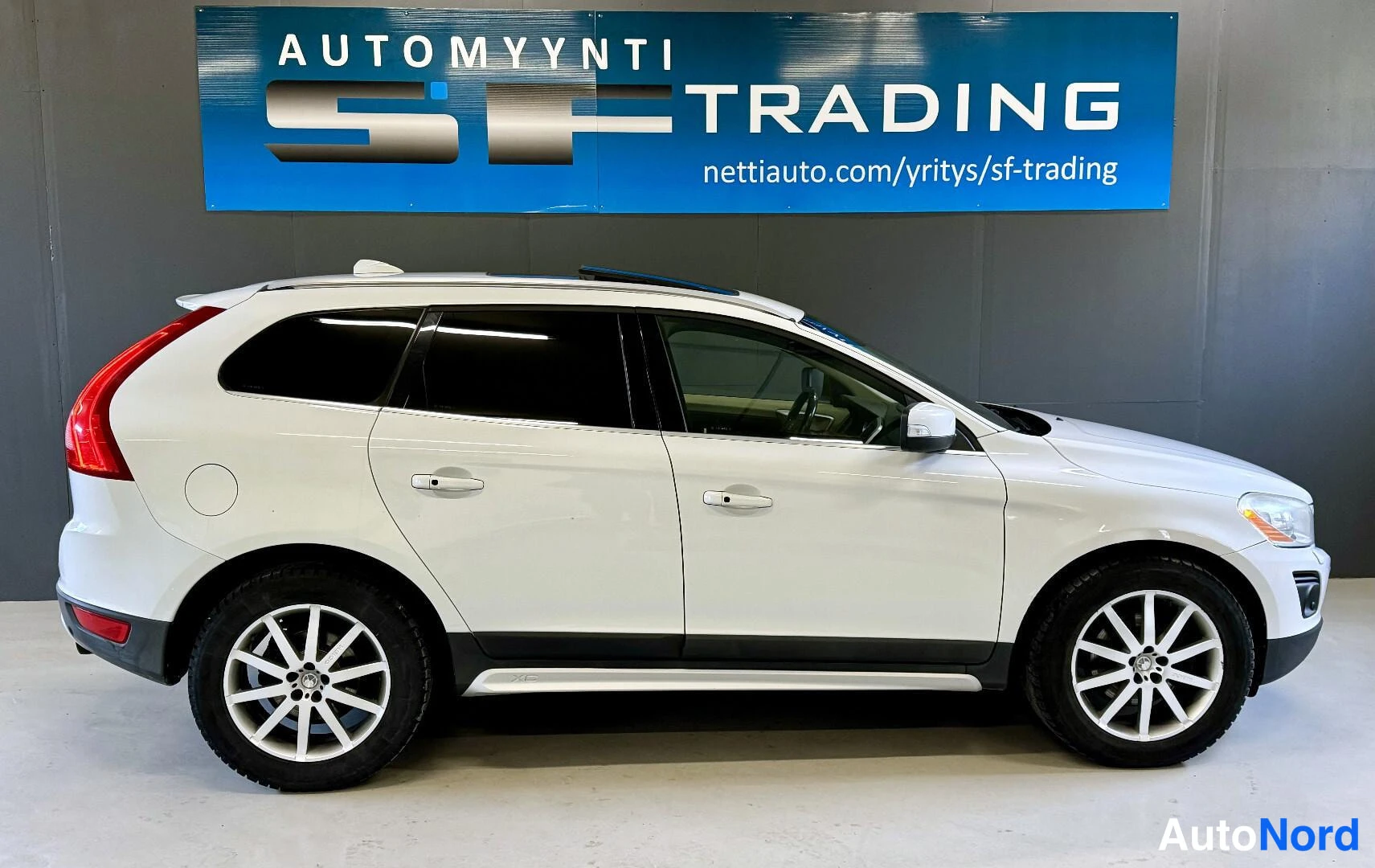 Valkoinen Volvo XC60 2009, kuva 5