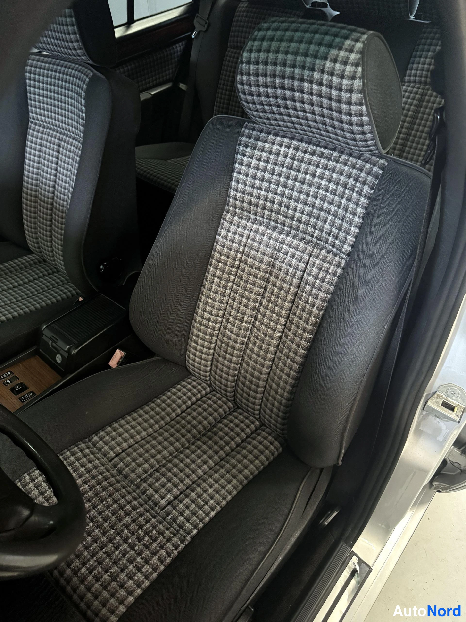 Hopea Mercedes-Benz E 1995, kuva 13