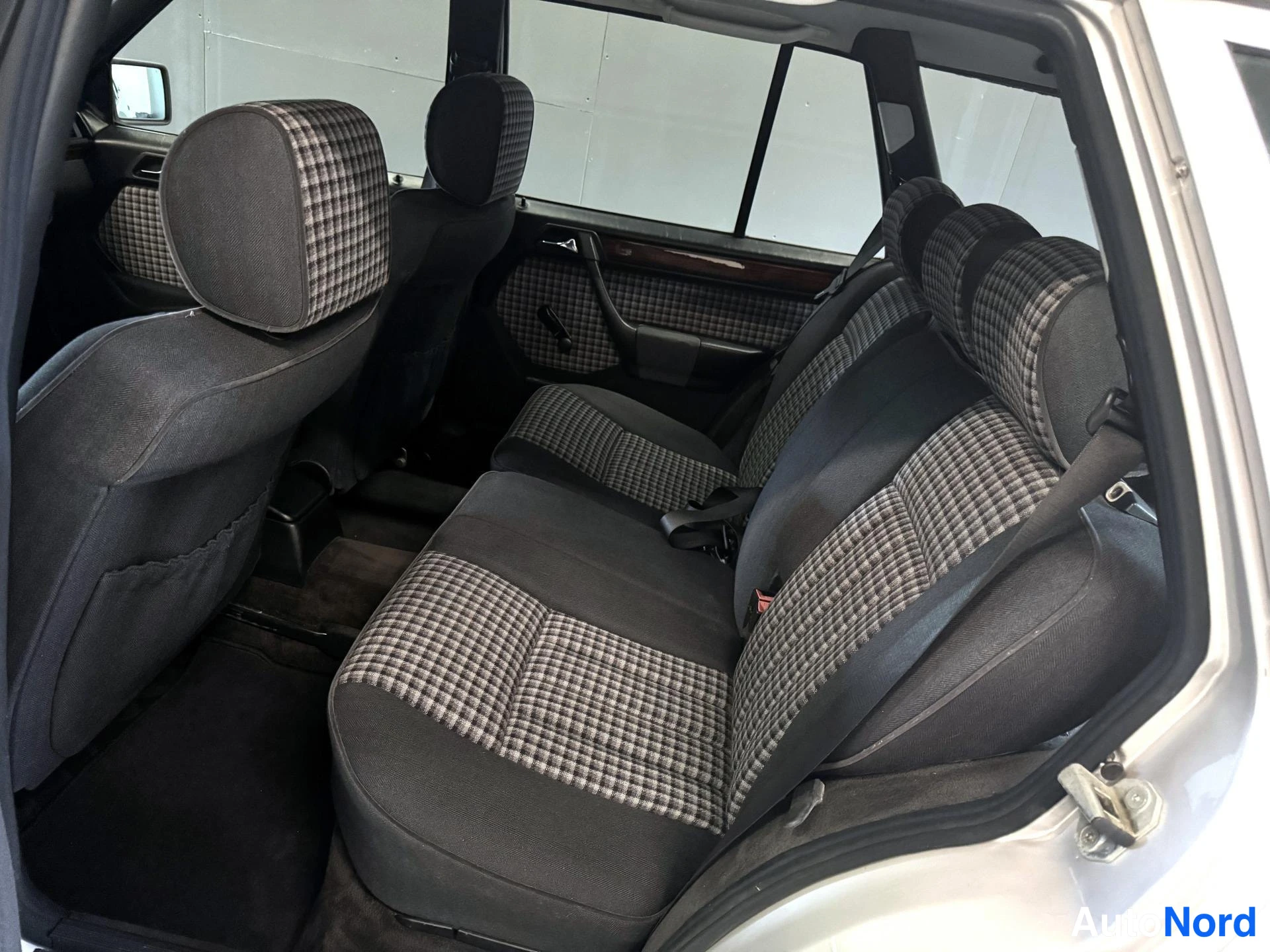 Hopea Mercedes-Benz E 1995, kuva 14