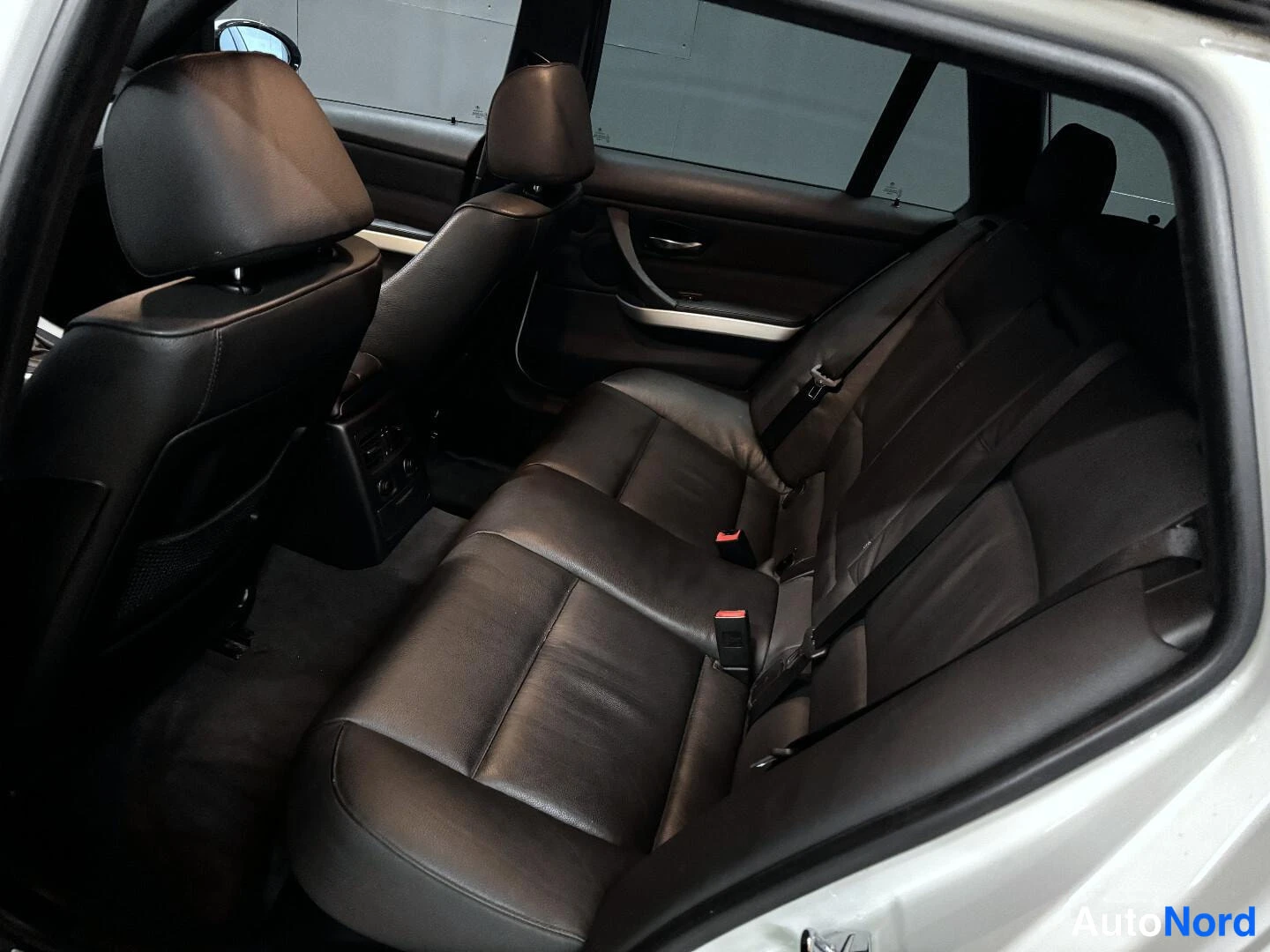 Valkoinen BMW 325d 2008, kuva 16
