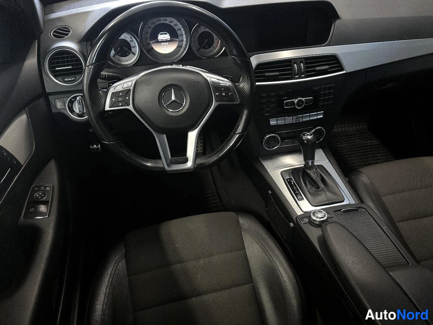 Musta Mercedes-Benz C 2012, kuva 11