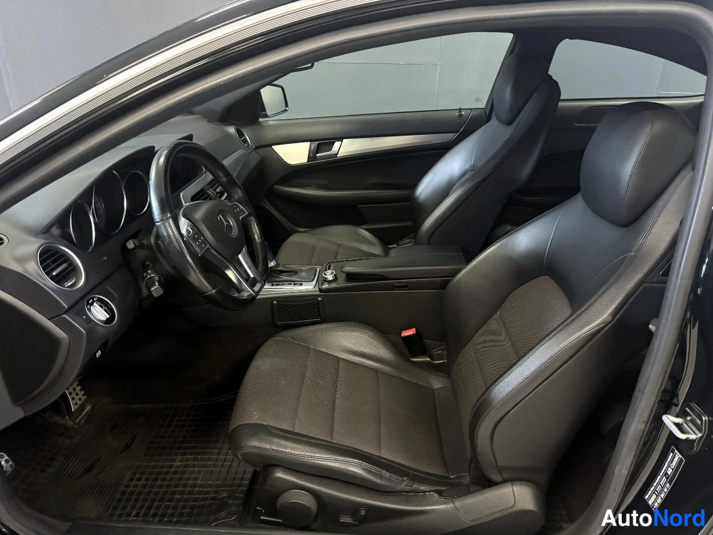 Musta Mercedes-Benz C 2012, kuva 10