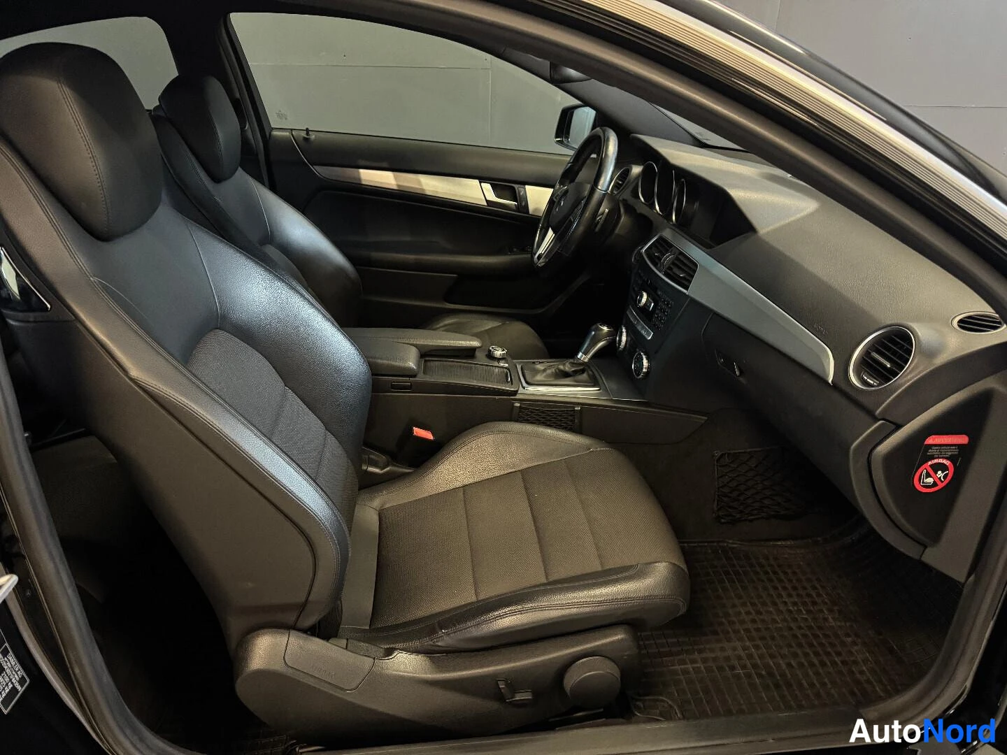 Musta Mercedes-Benz C 2012, kuva 12