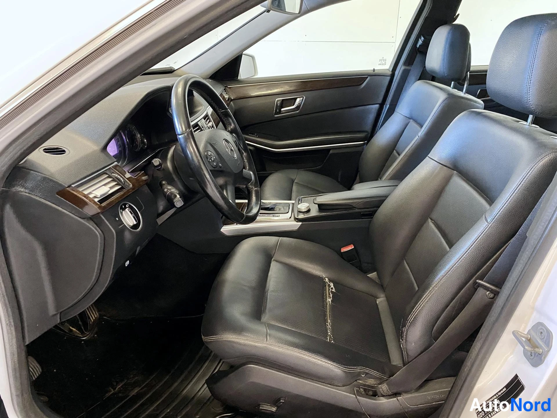 Valkoinen Mercedes-Benz E 2011, kuva 10