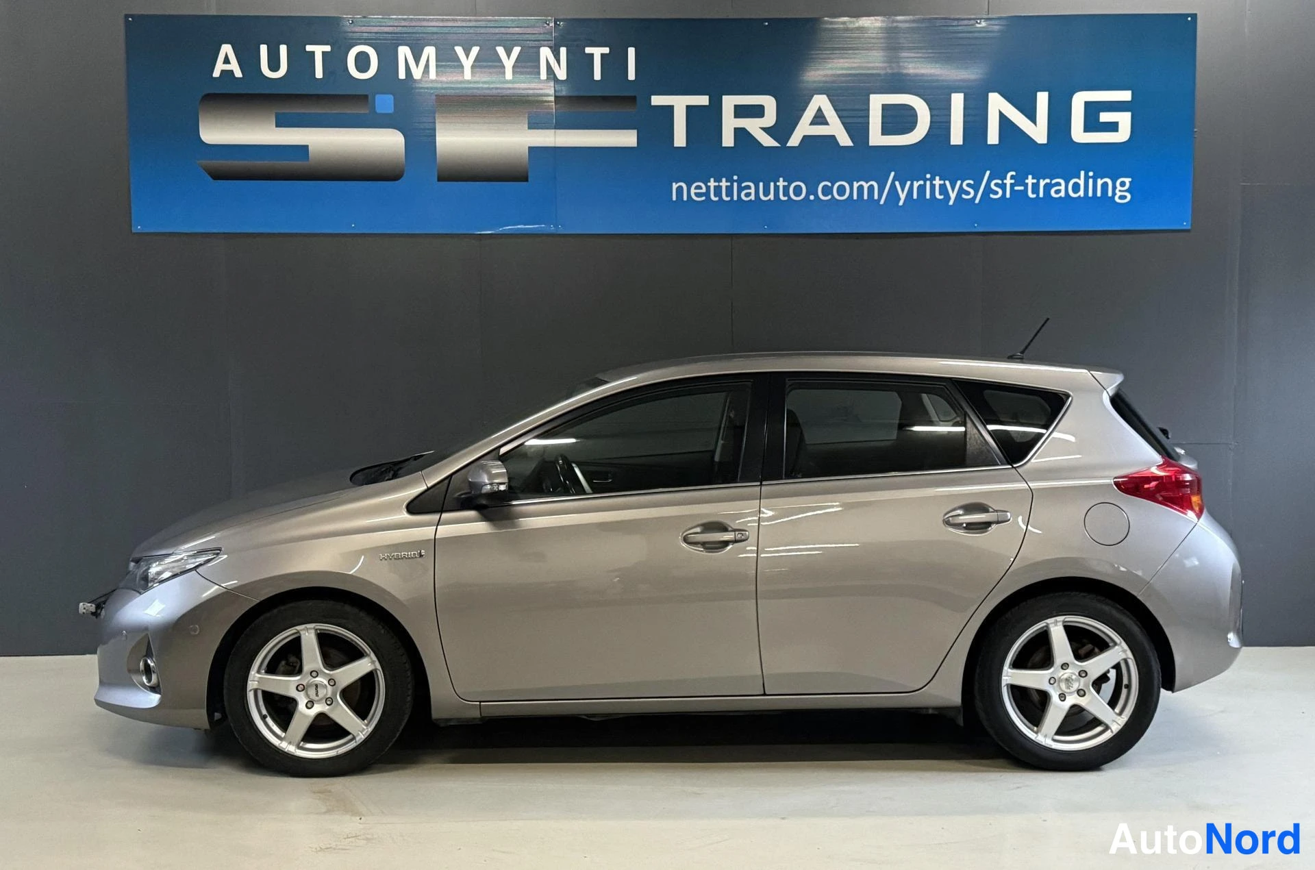 Beige Toyota Auris 2013, kuva 5