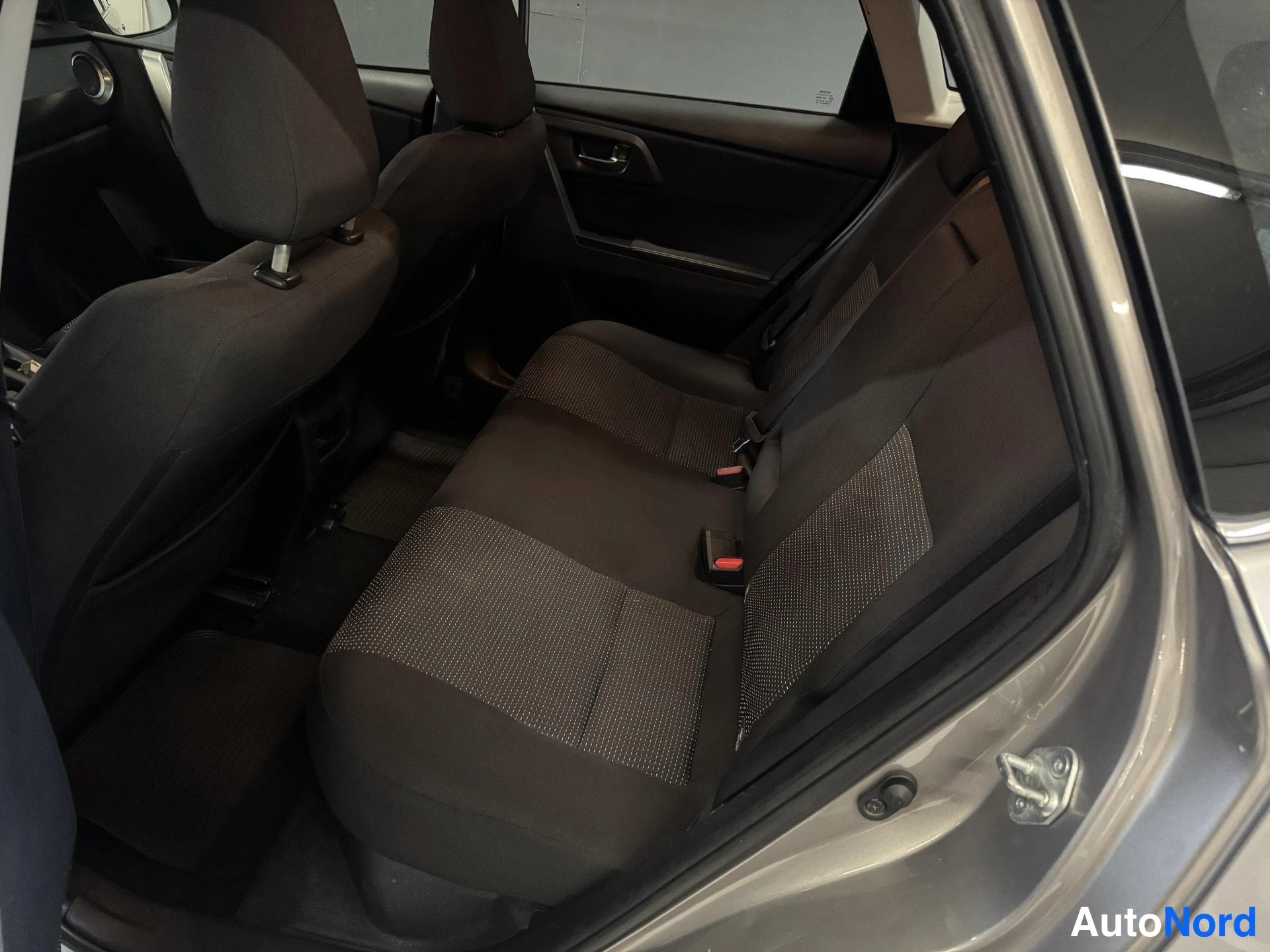 Beige Toyota Auris 2013, kuva 14