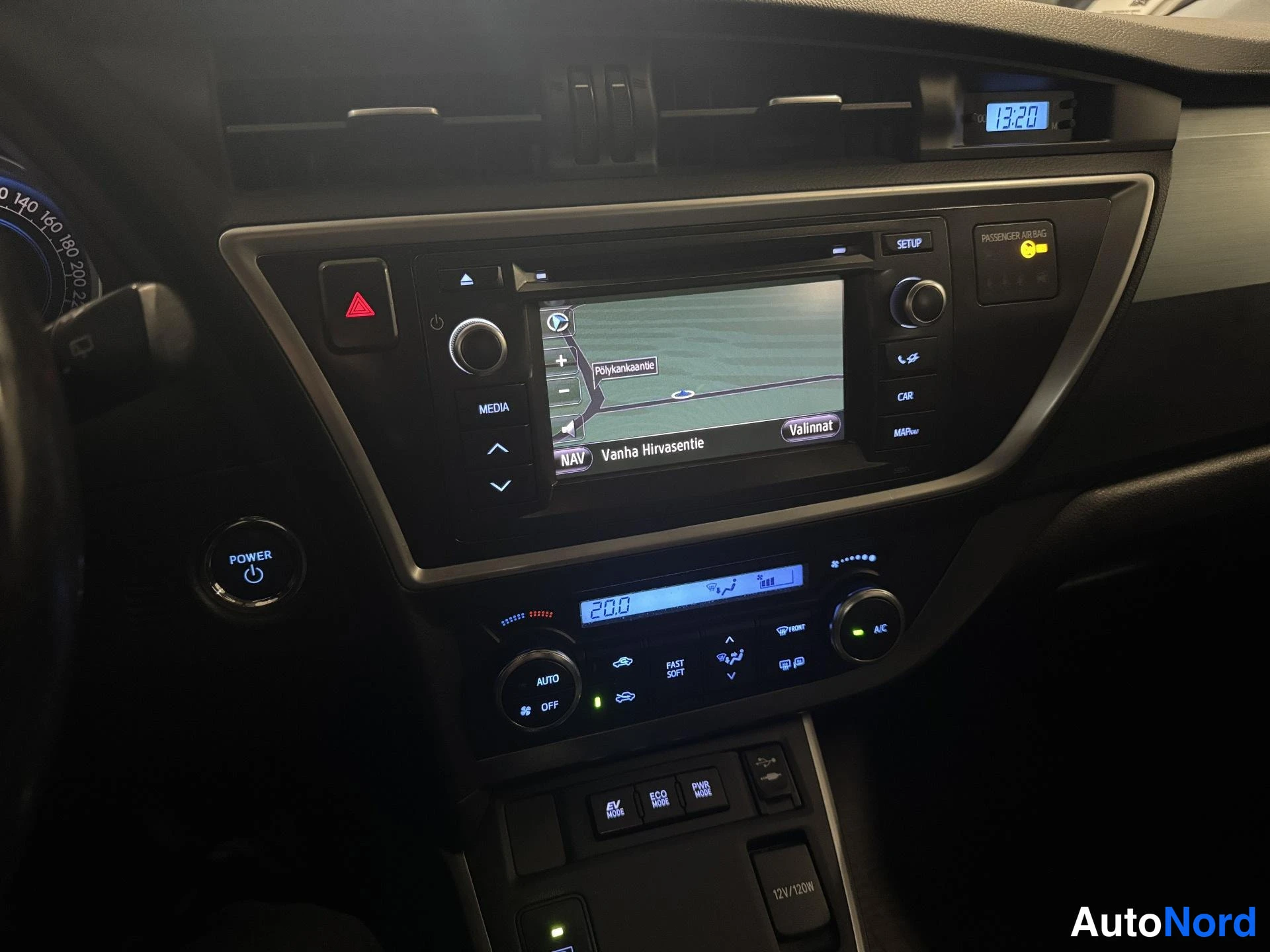 Beige Toyota Auris 2013, kuva 11