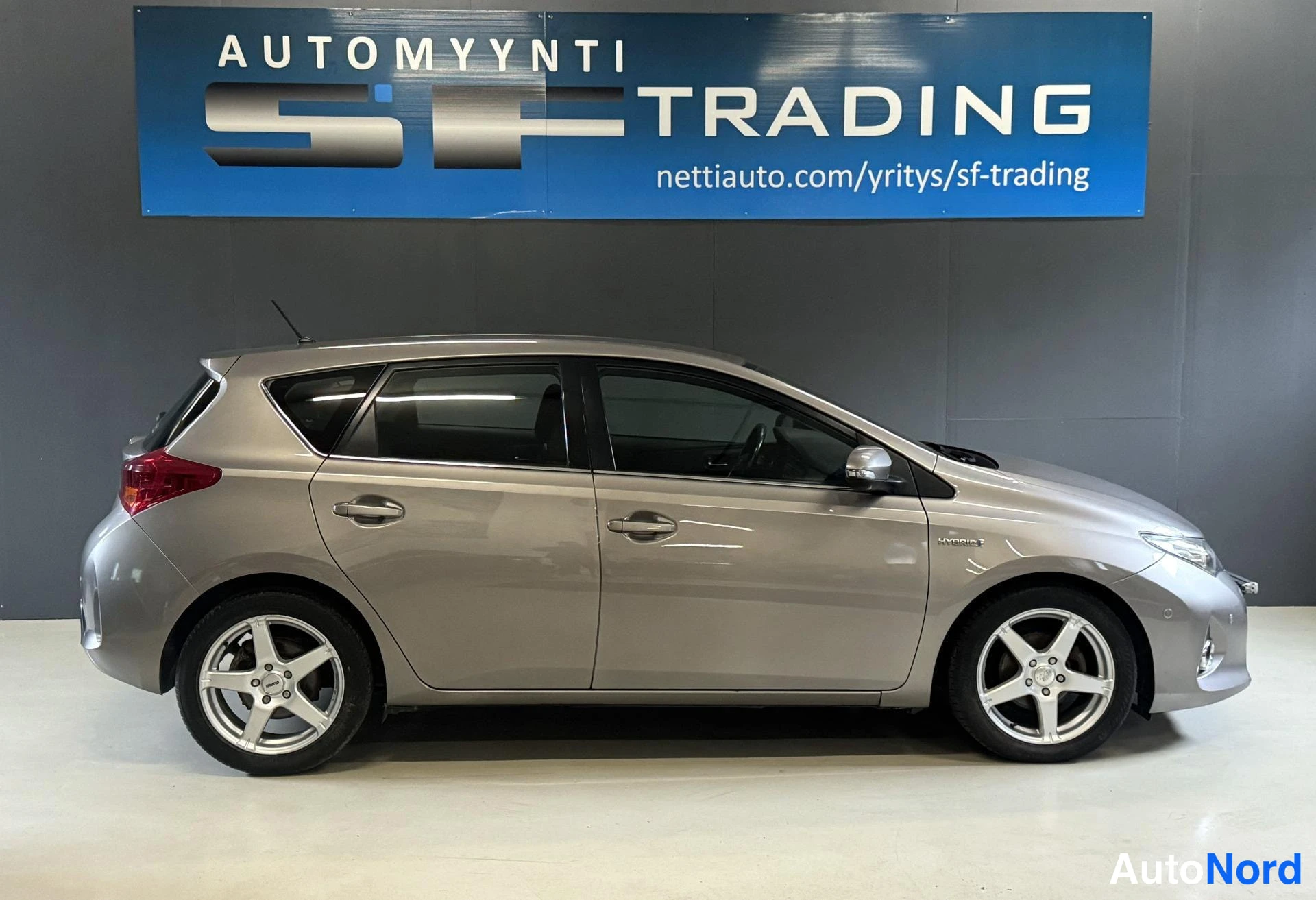 Beige Toyota Auris 2013, kuva 4