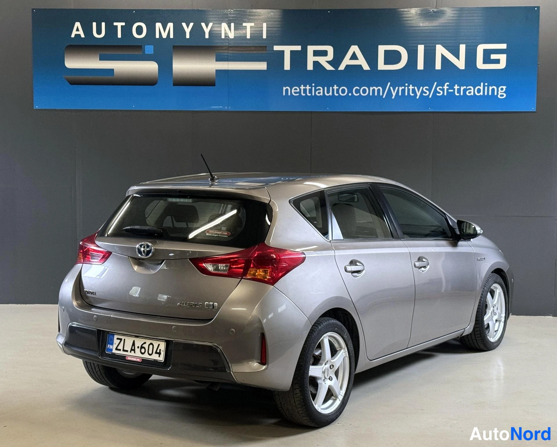 Beige Toyota Auris 2013, kuva 6