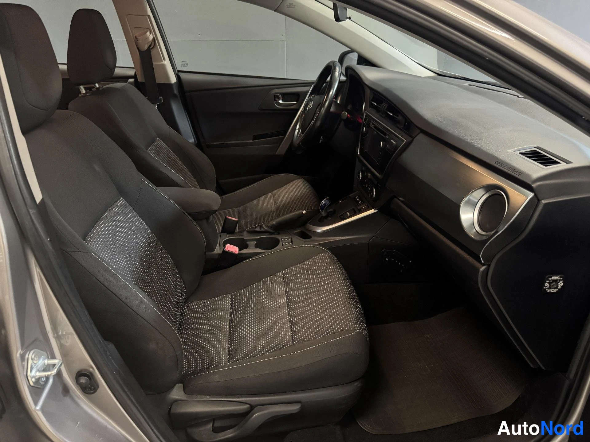 Beige Toyota Auris 2013, kuva 13